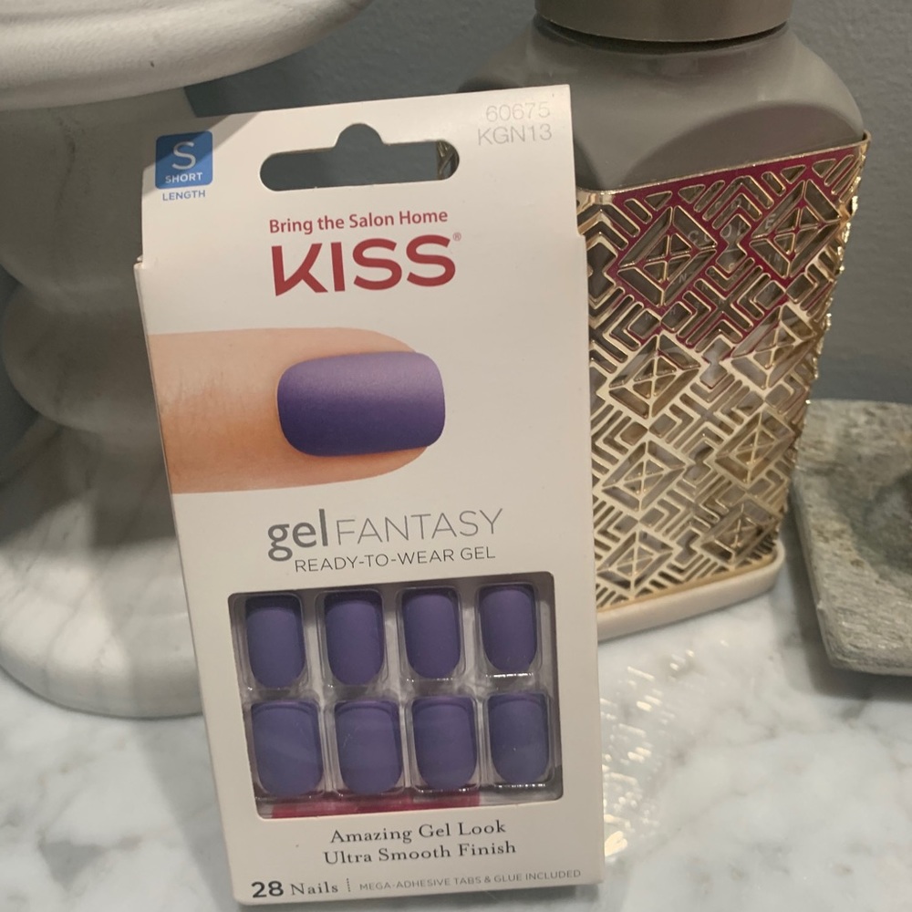 Press on nails